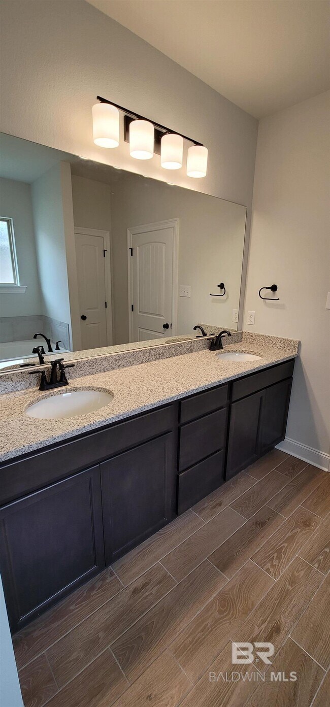 Building Photo - 6850 Summerset Dr