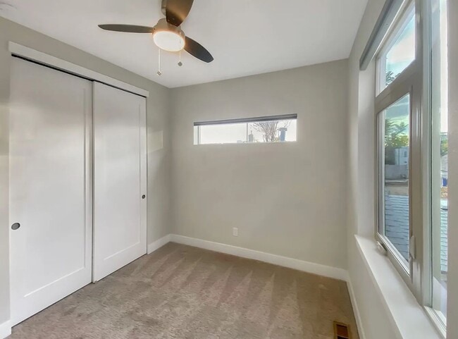 Building Photo - Modern 4BD, 3BA LoHi Townhome with Rooftop Deck