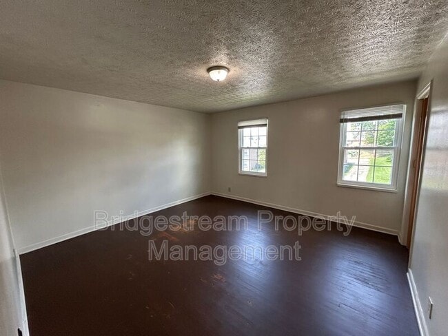 Building Photo - 1320 Chardon Ct