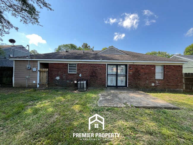 Building Photo - HALF OFF FIRST MONTHS RENT! Charming 3BR/1.5BA in 38118 | Hardwood Floors & Spacious Fenced Backyard