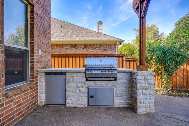 Building Photo - 3416 Ballard Dr