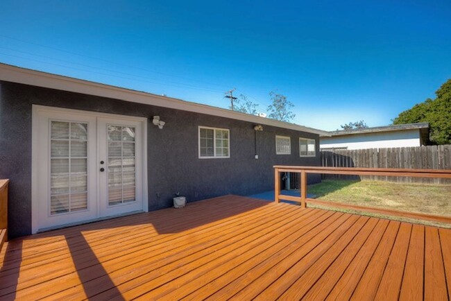 Building Photo - Beautifully remodeled 3-bedroom 2 bath hom...