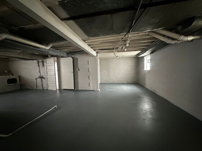 Building Photo - 257 Fernwood St