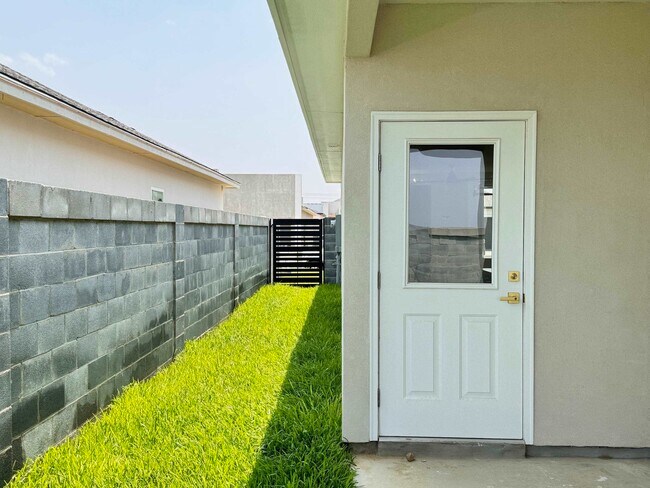 Building Photo - 1405 Eagles Ln