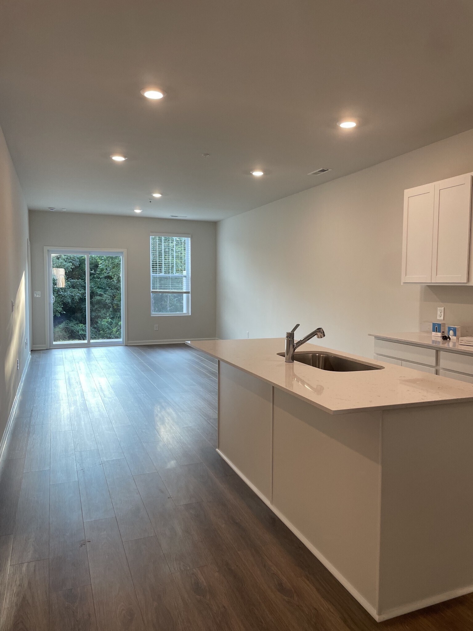 Building Photo - 681 Birdie Dr