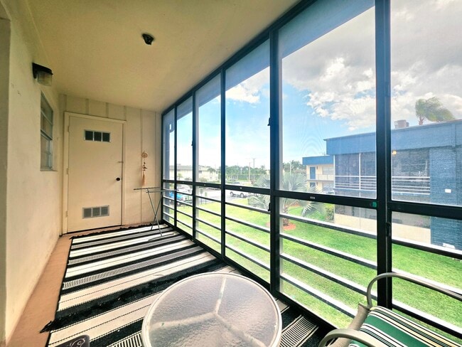 Building Photo - 719 Flanders Dr