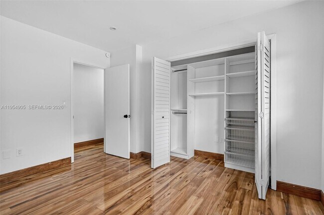 Building Photo - 1632 SW 19th Ter