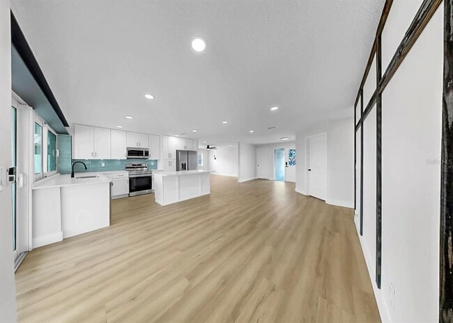 Building Photo - 6515 Santiago Ct