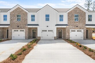 Building Photo - Twin Oaks