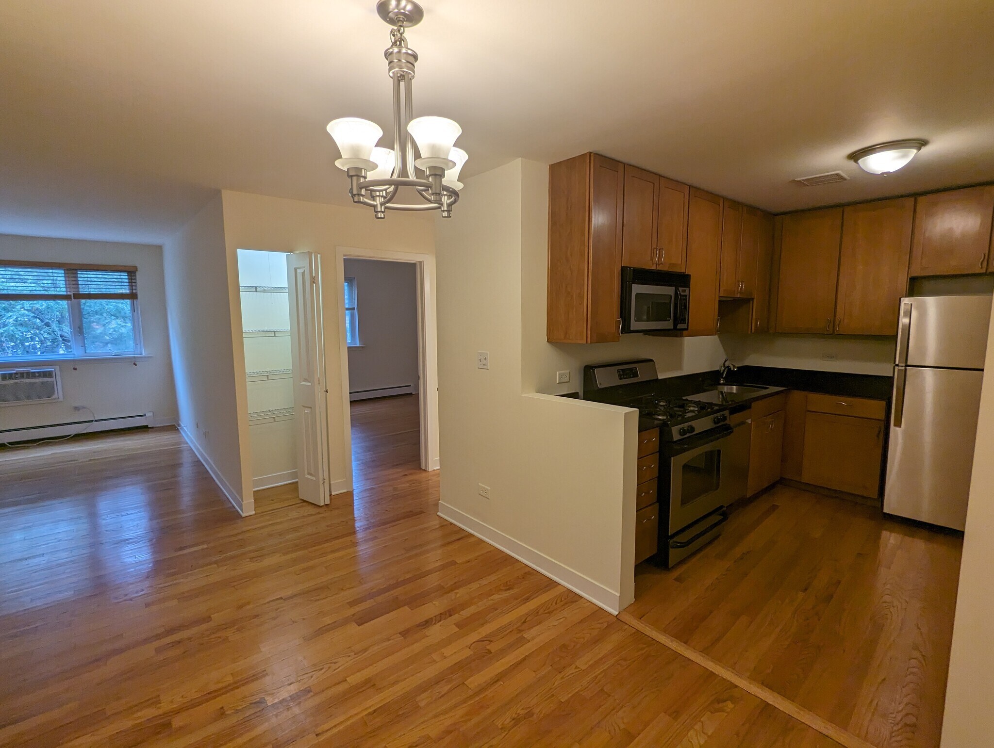 Building Photo - 618 W Wrightwood Ave