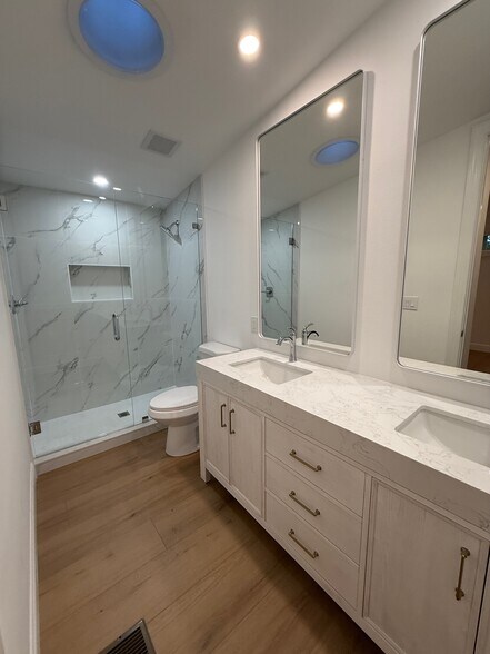 Building Photo - 507 Lake Dr