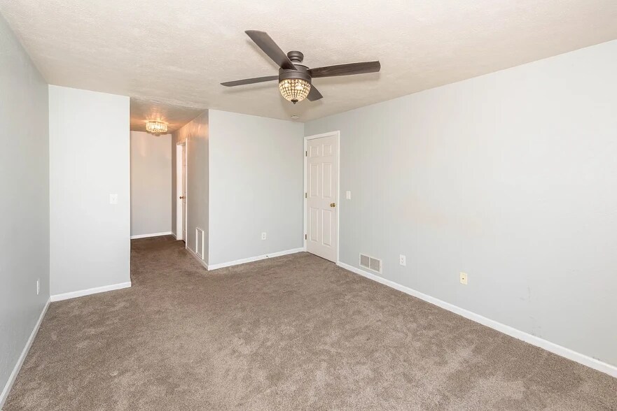 Master Bedroom - 1417 Heatherwood Ln