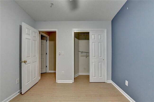 Building Photo - 229 Riverstone Commons Cir
