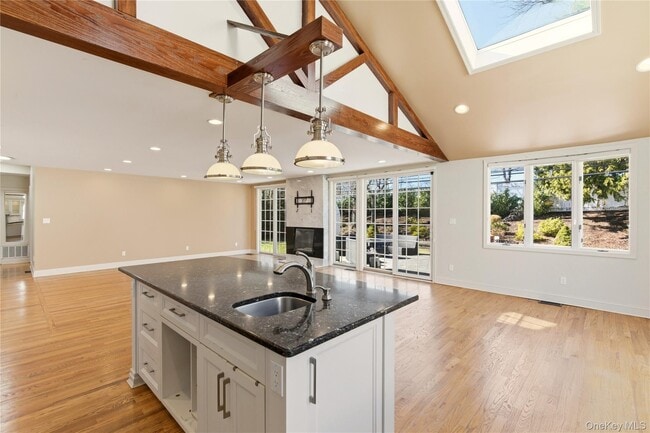 Building Photo - 24 Green Dr