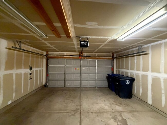 Building Photo - Beautiful Luxury Single Story Town Home Available Near Coors Blvd NW & Dellyne Ave NW!