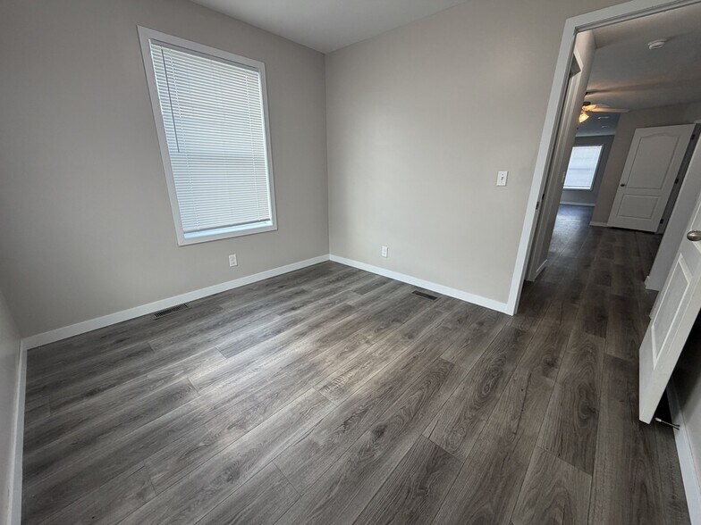 Building Photo - 38089 Marlene Dr