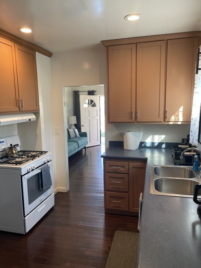 Building Photo - Wonderful Newly Remodeled 2 Bedroom House in Prime Alhambra Location