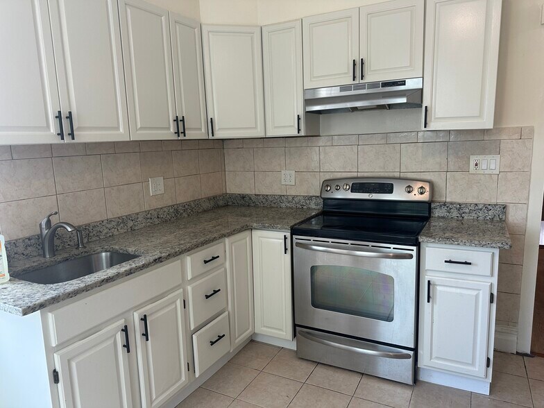 Primary Photo - 216 N Fulton St
