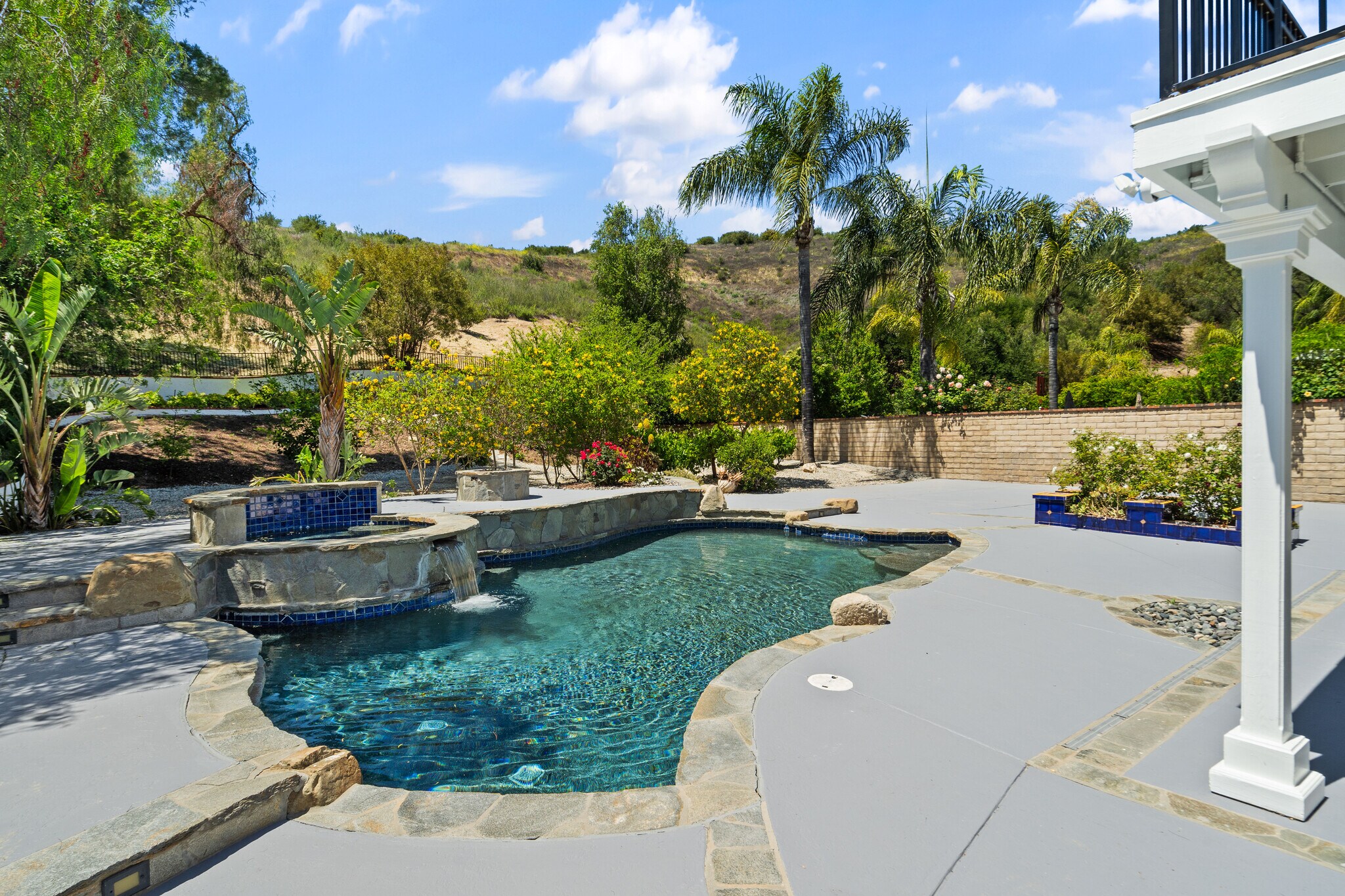 Building Photo - 6143 Lake Lindero Dr