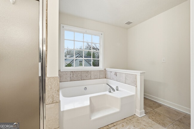 Building Photo - 2950 Flintrock Way