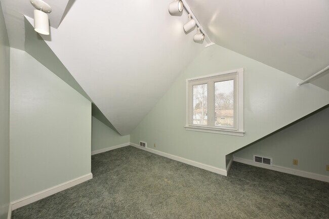 Building Photo - 309 W Washington St