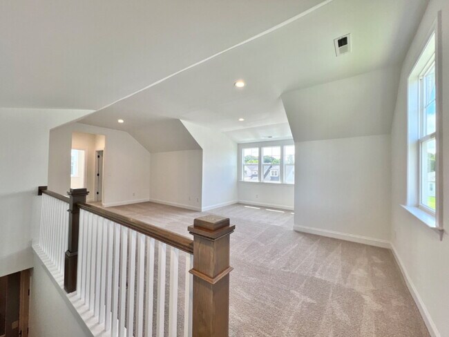 Building Photo - STUNNING and SPACIOUS!