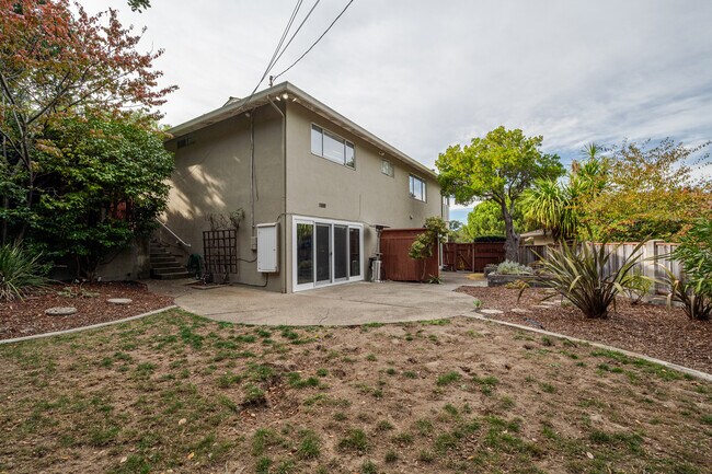 Building Photo - 1170 Tuolumne Ct