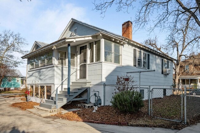 Building Photo - 503 E 5th St