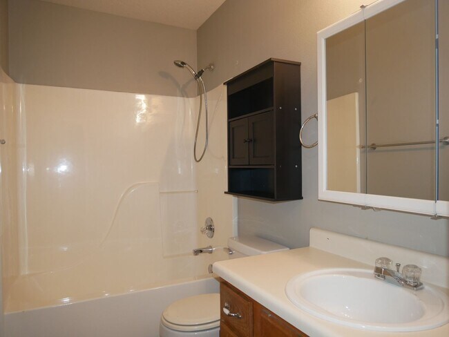 Building Photo - 1401 Osage Dr