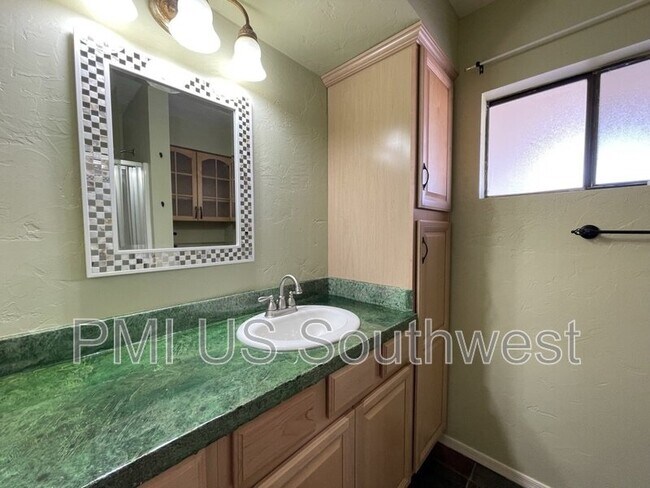 Building Photo - 1394 Mirada Dr