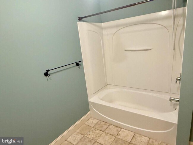 Building Photo - 101 King St