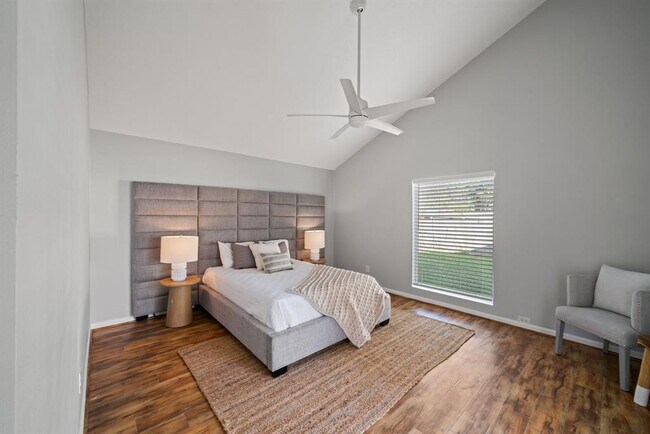 Building Photo - 11422 Lakeside Pl Dr