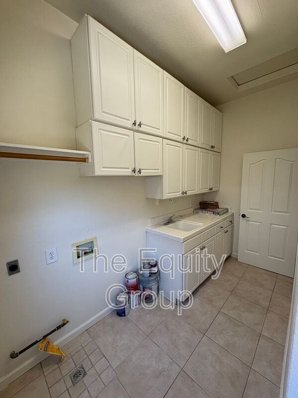 Building Photo - 2511 S Peppertree St