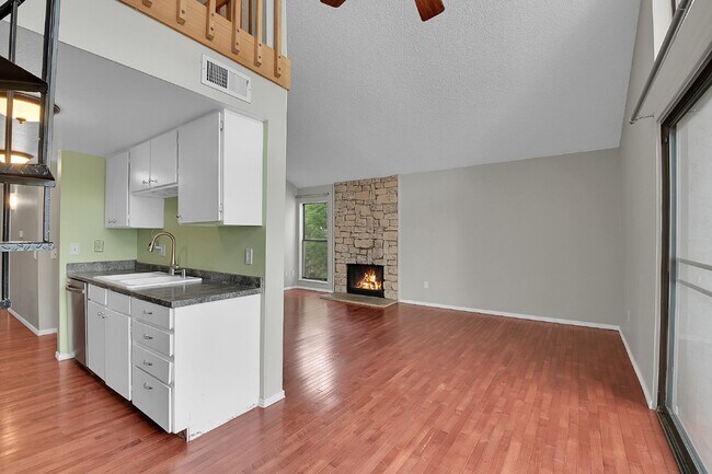 Building Photo - $1,900.00 - 2 Bedroom, 1 Bathroom, Condo i...
