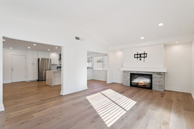 Building Photo - 923 N 59th St