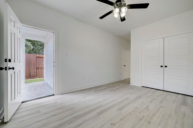 Building Photo - 4002 Elmwood St