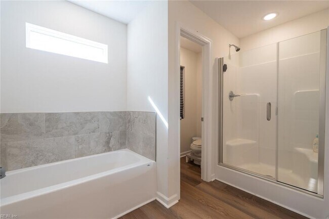 Building Photo - 1536 Beekman St