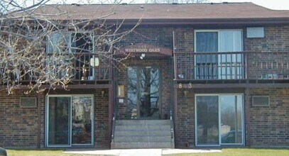 Building Photo - 2 BR 2 BA with Balcony Garage Included