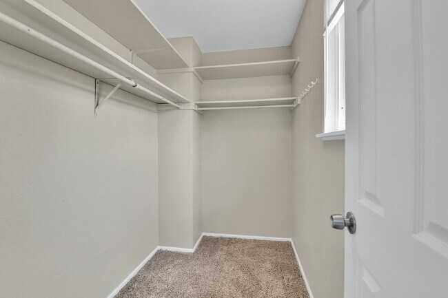 Building Photo - $2,995 - 4 Bed, 2 Bath Home in Aurora with...