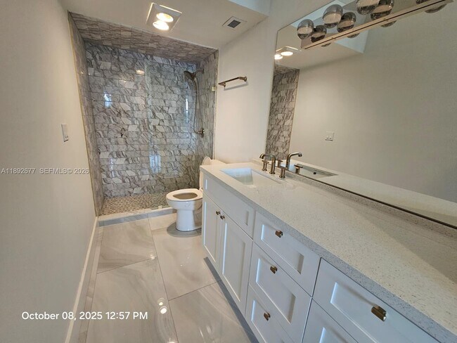 Building Photo - 500 Bayview Dr