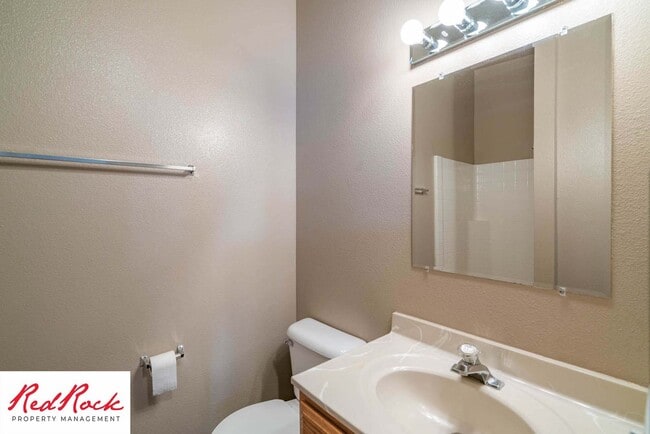 Building Photo - Dog Friendly! Great 2 Bedroom, 2 Bathroom ...