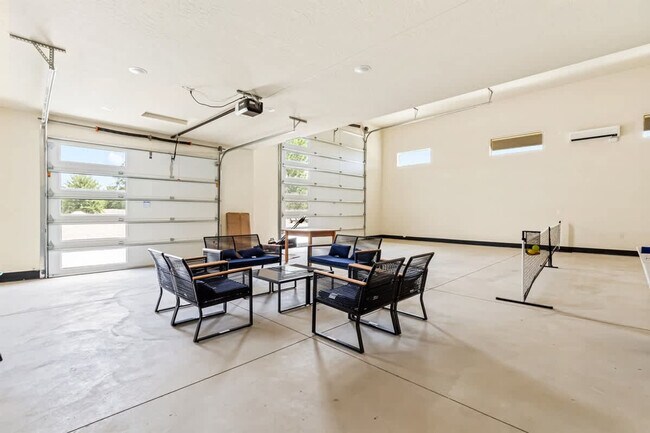 Building Photo - 303 CM Rdg Ln