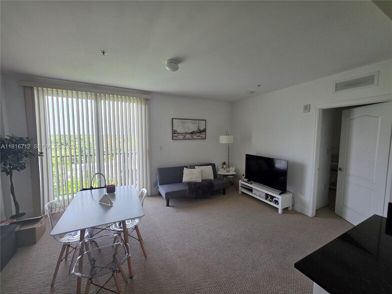 Building Photo - 2701 SW 3rd Ave