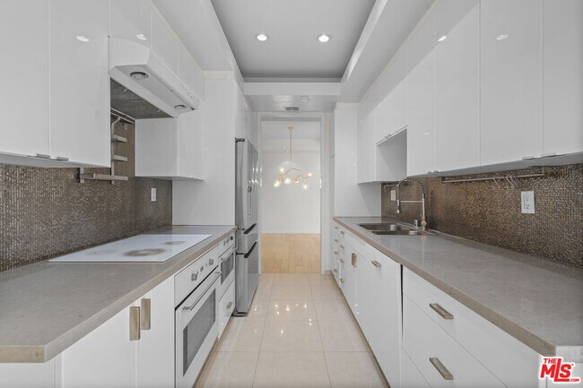 Building Photo - 4477 Wilshire Blvd