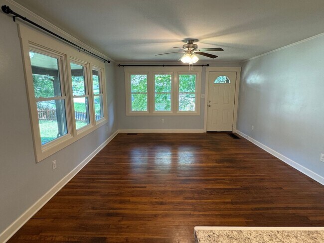 Building Photo - Historic Shiloh - One Level, Three Bedroom...