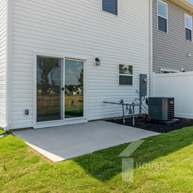 Building Photo - 100 Randwick Ln