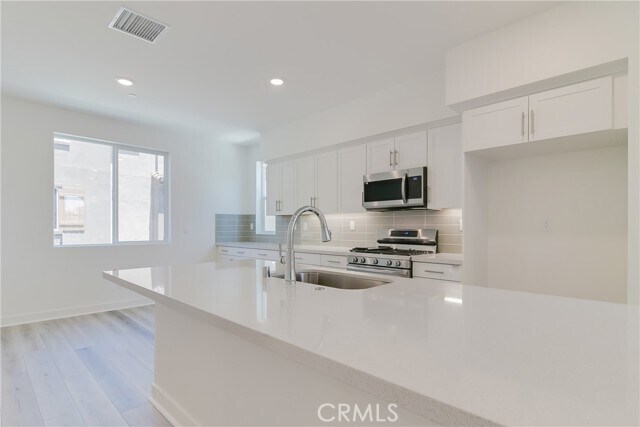 Building Photo - 2317 W Broadway