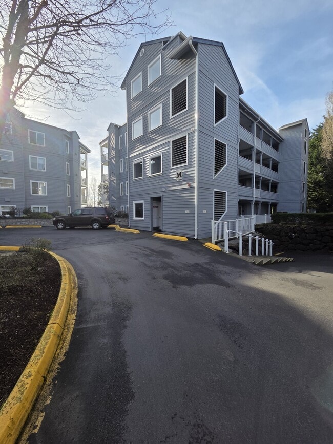 Building Photo - 6125 NE 175th St