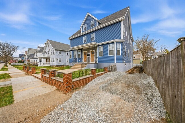 Building Photo - 9 Logan Ave