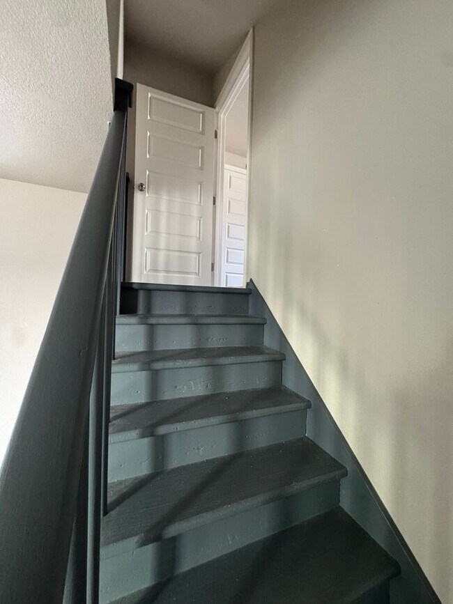 Building Photo - 2 Bedroom 1 Bath Home.